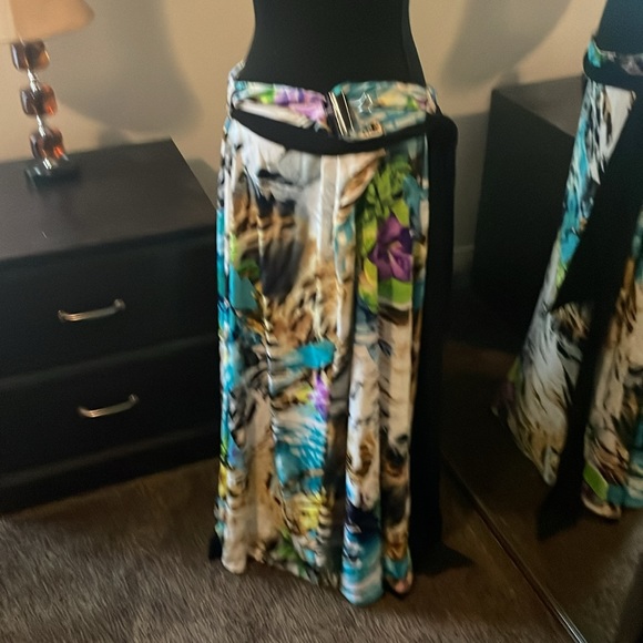 Gorgeous maxi skirt!! ❤️ 2X - Picture 3 of 8